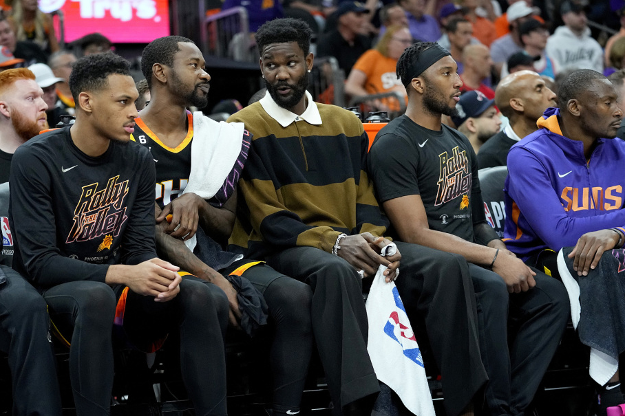  约基奇统治攻防两端，掘金主场轻取雄鹿